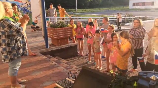 Общая песня в завершение Дня России ( "Праздник каждый день - 2018!") смотреть онлайн