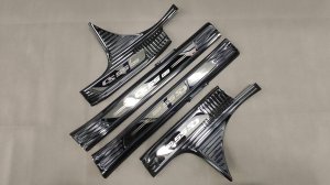 Накладки на внутренний порог для Changan CS55plus (черный титан, черный лого)