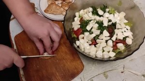 Салат из курицы с мацареллой