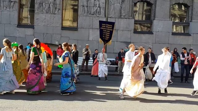 Харе Кришна.Харинама на Большой Морской в Санкт Петербурге.24.09.2017. смотреть онлайн