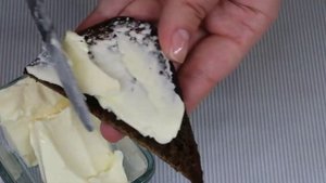 Бутерброды с красной рыбой, огурцом и лимоном. Вкусные бутерброды на праздничный стол