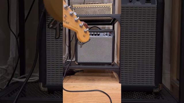 Fender, frontman 15G смотреть онлайн