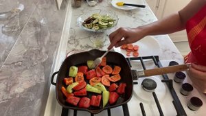 Жареный салат с овощами | Вкусный теплый салат из баклажанов, помидоров, кабачков | Рецепт салата