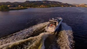 Элегантный катер Cobalt A40 Coupe