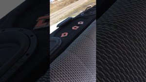 Одна пара сабвуферов dl audio phoenix black bass 69 в задней полке ваз 2107 (в замедленной съемке)