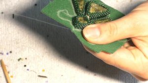 Брошь Геральдическая лилия из бисера и камней  Мастер класс стильная брошь своими руками