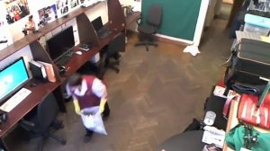 "Менеджер по клинингу" работает даже по субботам.