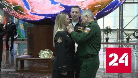 Шойгу наградил орденами Мужества зорких защитниц Крыма - Россия 24