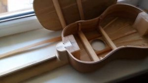Усиление грифа классической гитары из дуба и купол нижней деки