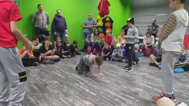 Танцы в Волгодонске Брейк данс школа смотреть онлайн