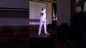 Поёт Вячеслав Ольховский