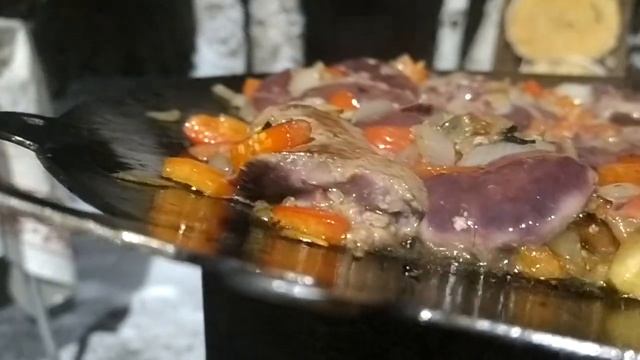 любимое блюдо моей МАМЫ приготовил в сковороде САДЖ на костре смотреть онлайн