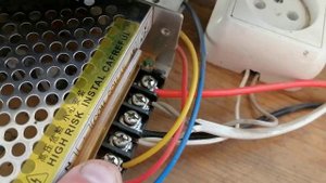 Преобразователь напряжения из 220 В 12 вольт.