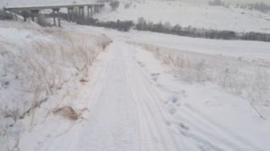 Мотобуксировщик Бурлак М2 15 л.с. с лыжным модулем . Проверяем на тягу по горам .