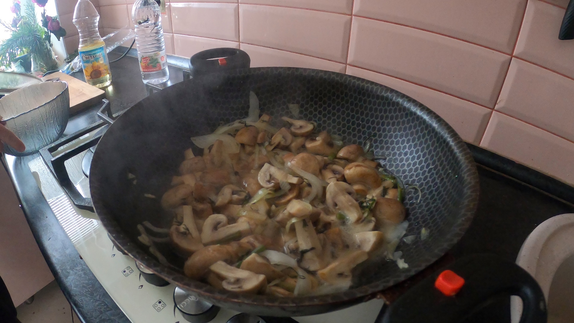 Хрустящие и вкусные маринованные шампиньоны на скорую руку