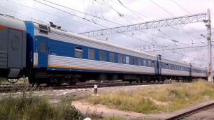 Пассажирский поезд Санкт-Петербург - Сочи отправляется с Ладожского вокзала в Екатеринбург