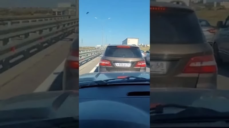 Пробки у Крымского моста, люди покидают полуостров