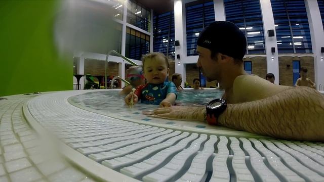 Занятия в бассейне с годовалым ребенком смотреть онлайн