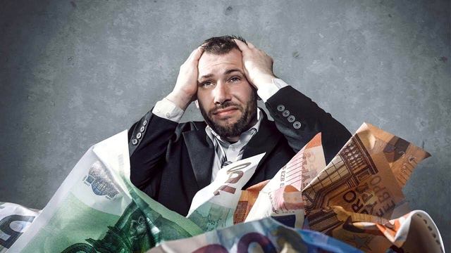 3,4 млрд  фунтов стерлингов потеряли футболисты Европы!