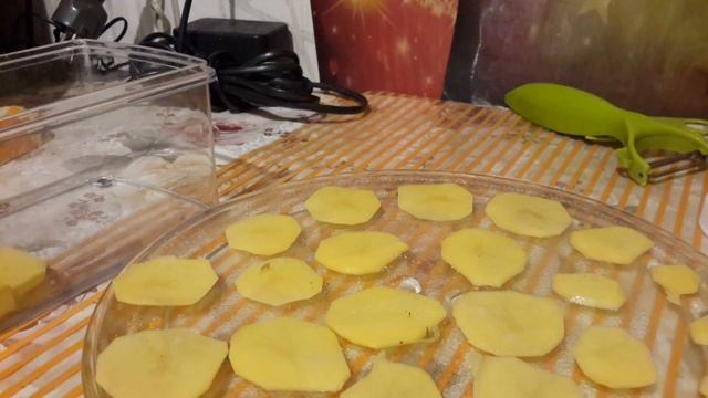 Как сделать натуральные чипсы со вкусом соли в микроволновке смотреть онлайн