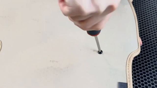 Как прикрутить подпятник?