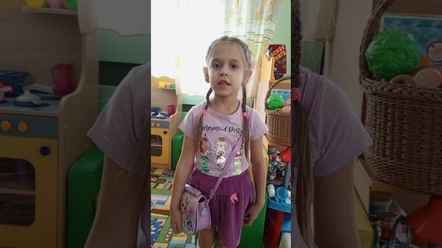 "Просто мы одна семья", Читает: Мизина Ульяна, 5 лет