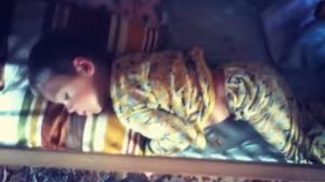 мой брат спит.?