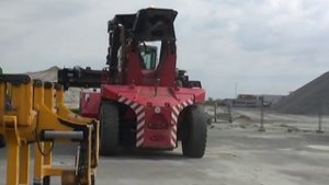 D3198 = CVS Ferrari Reachstacker F479.5 with 45to. capaccity