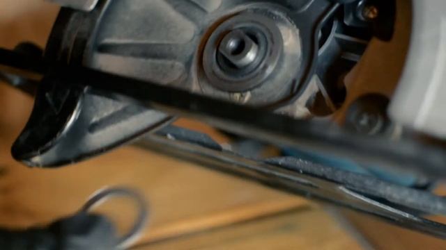 Как заменить диск на ручной циркулярной пиле Варяг ДП 185 / 1600 смотреть онлайн