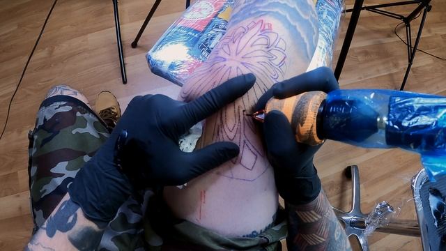 I Tattooed My Own Knee Cap смотреть онлайн