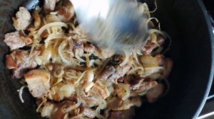 Тушёная квашеная капуста с грудинкой.Stewed sauerkraut with brisket.