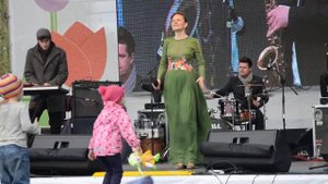 Анна Малышева поёт Drive My Car.