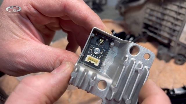 Land Rover Defender 2020 года выпуска. Не горит лампа ходового огня. Не работает габарит. смотреть онлайн