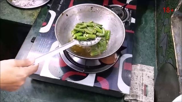 Готовим блюдо ресторана 5* отеля "дамские пальчики " в луковом соусе . Индия .Раджастан . 18+ смотреть онлайн