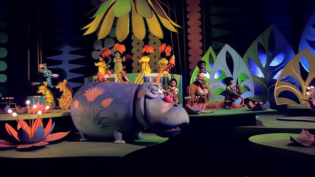 It's a Small World - Theme Song Video - Disneyland Paris, Walt Disney World, Tokyo... смотреть онлайн