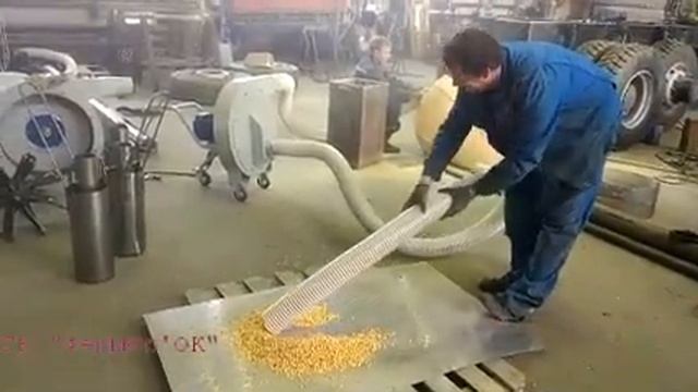 Зернодробилка 5,5. Кукуруза смотреть онлайн