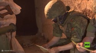العسكريون الروس يتلقون رسائل وبطاقات بريدية من تلاميذ المدارس في روسيا وسوريا