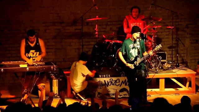 Noize MC - Ругань из-за стены. (live at Re:public 30.09.11 Minsk) смотреть онлайн