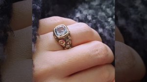 Золотое кольцо с голубым муассанитом (желтое золото 585)