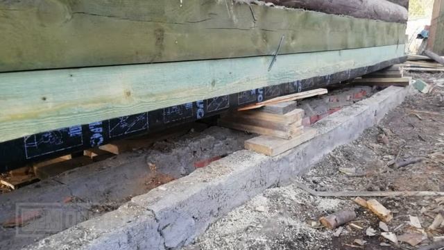 Реконструкция бани  из бревна. Замена венцов и фундамента.