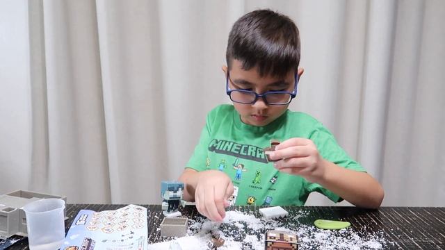 Unboxing Treasure X Minecraft Caves & Cliffs! смотреть онлайн