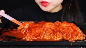 ASMR SPICY ENOKI MUSHROOMS *EXTREMELY CRUNCHY EATING SOUNDS 핵불닭 버섯 팽이버섯 먹방 辛いえのき 咀嚼音 Abbey ASMR
