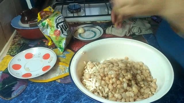 Квасоляний салат! ОБАЛДЕННЫЙ САЛАТ НА ПРАЗДНИЧНЫЙ СТОЛ. Дешевый рецепт, не хуже, чем с мясом!