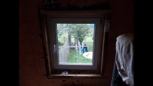 Установка ПВХ окна в деревянном доме.