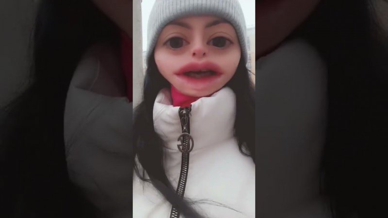 вышла на прогулку.