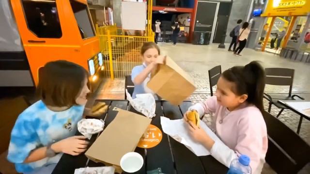 Обзор детского города профессий Кидзания в Москве, тц Авиапарк / Мелани 3+ смотреть онлайн