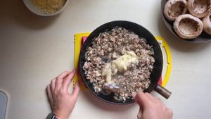 ЖУЛЬЕН В ШАМПИНЬОНАХ. Фаршированные шампиньоны. Лучшая горячая закуска