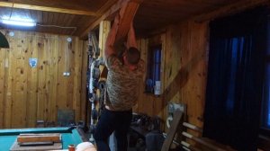 РОМА МАЛЫШ ПОКАЗЫВАЕТ МАСТЕР КЛАСС В ПОДТЯГИВАНИЯХ НА УКОСИНЕ 22 РАЗА