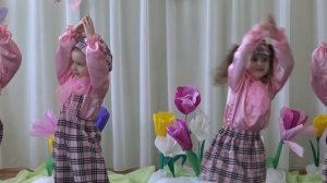 Танец поросят  Младшая группа