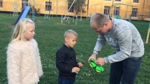 МЯЧ ТРАНСФОРМЕР ЛАЖА Игровой набор SUNROZ Flying UFO Ball тарелка-мяч LED Зеленый сима